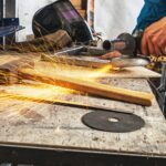 Интелигентни приставки и аксесоари за ъглошлайфи: Бъдещето на безопасната и прецизна работа