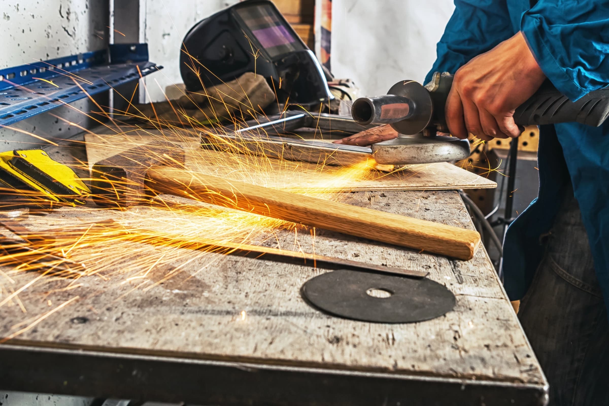 Интелигентни приставки и аксесоари за ъглошлайфи: Бъдещето на безопасната и прецизна работа