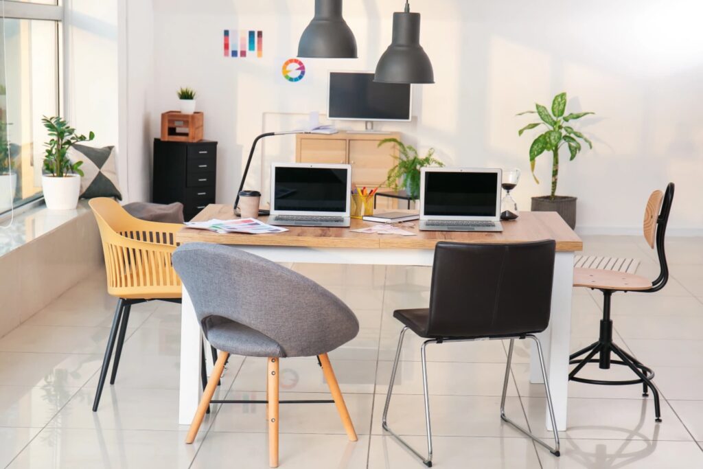 Бизнес фокус: Кои магазини за компютри втора ръка избират фирмите